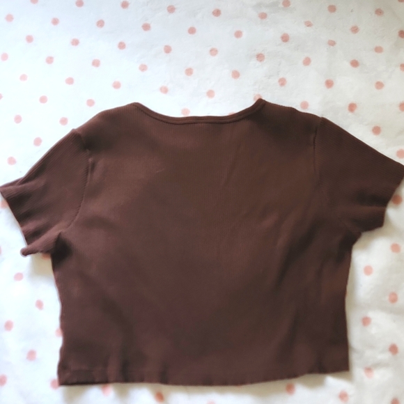 Uniqlo brown crop top - Picture 2 of 3